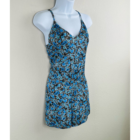 TopShop Blue Black Floral Sleeveless Tie Back V-Neck Shorts Romper 8/Medium NWT - Picture 7 of 12